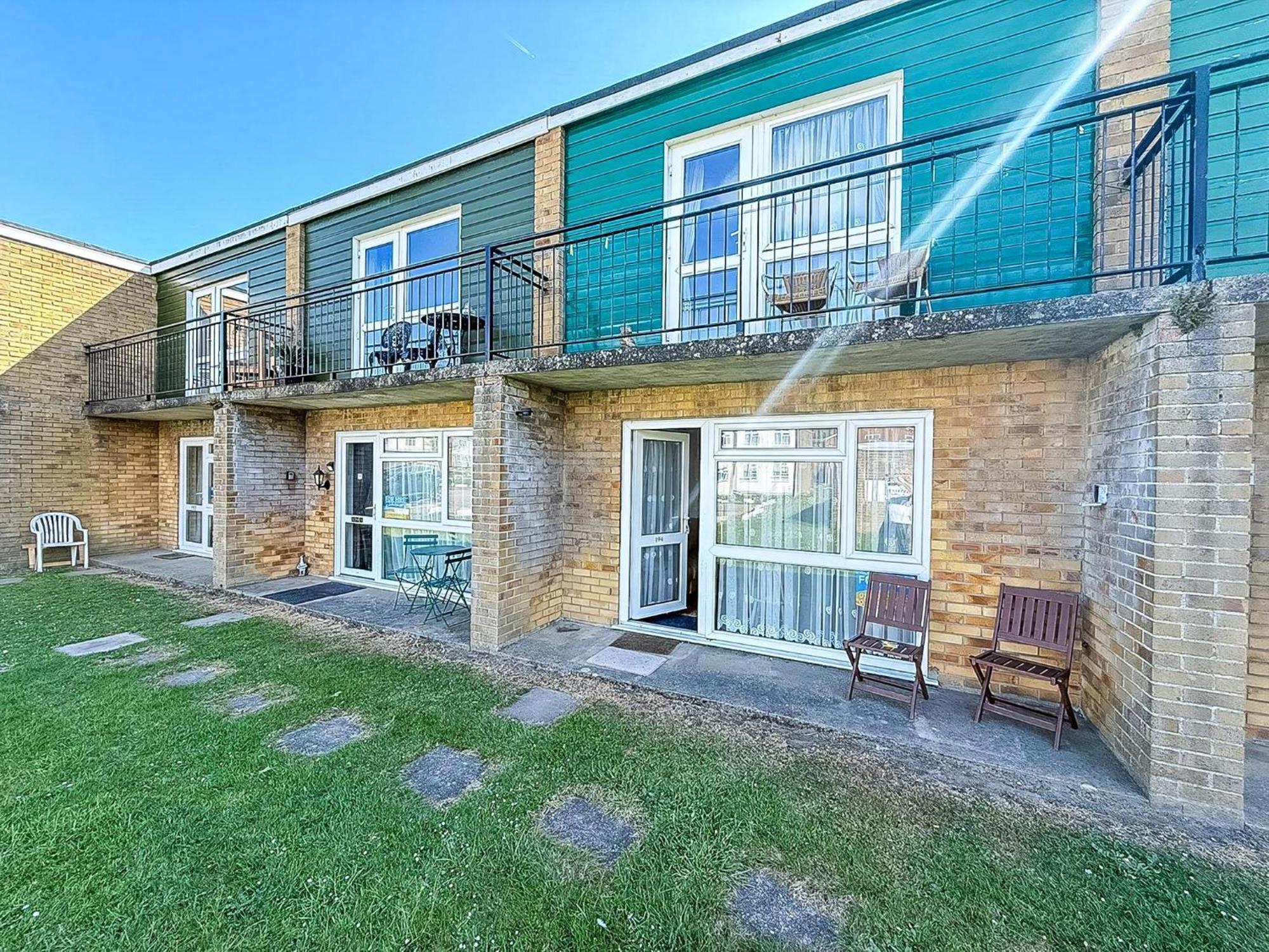 Great 3 Bedroom Chalet To Hire With In Hemsby, Great Seaside Break! Ref 18194B Экстерьер фото